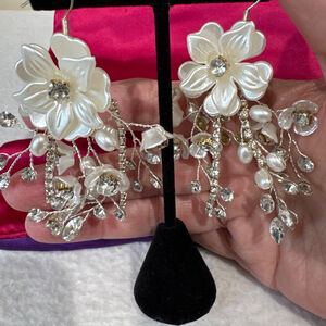 Women's Unbranded White Silvertone Floral rhinestone Chandelier Drop Earrings